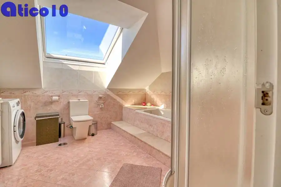 Baño de Casa o chalet en venta en Gijón  con Calefacción, Jardín privado y Parquet