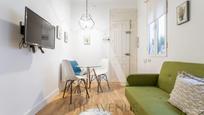 Sala d'estar de Apartament en venda en  Madrid Capital amb Aire condicionat i Balcó