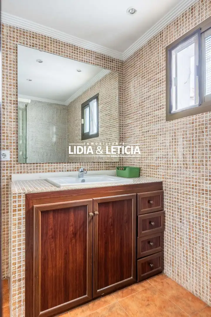 Badezimmer von Wohnung zur Miete in Alcalá de Guadaira mit Klimaanlage, Terrasse und Möbliert
