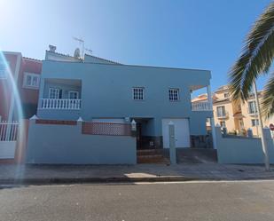 Vista exterior de Casa adosada en venda en La Guancha amb Terrassa