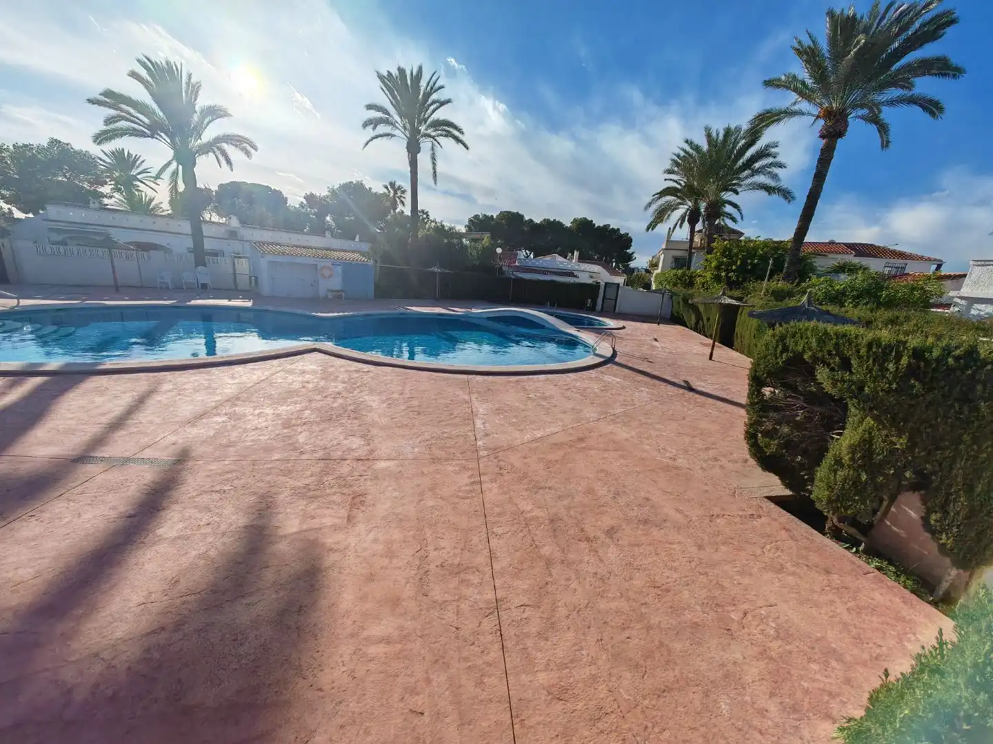 Piscina de Casa adosada de lloguer en El Campello amb Aire condicionat i Terrassa