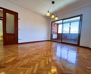 Living room of Flat for sale in Tres Cantos  with Terrace and Swimming Pool