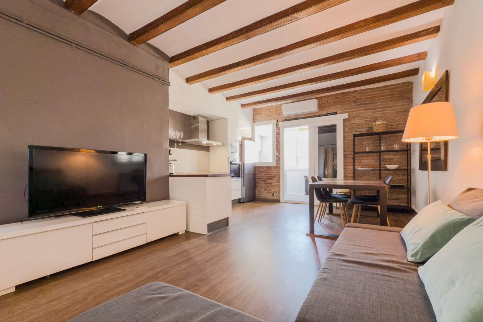 Sala de estar de Estudio para compartir en  Barcelona Capital con Aire acondicionado y Terraza