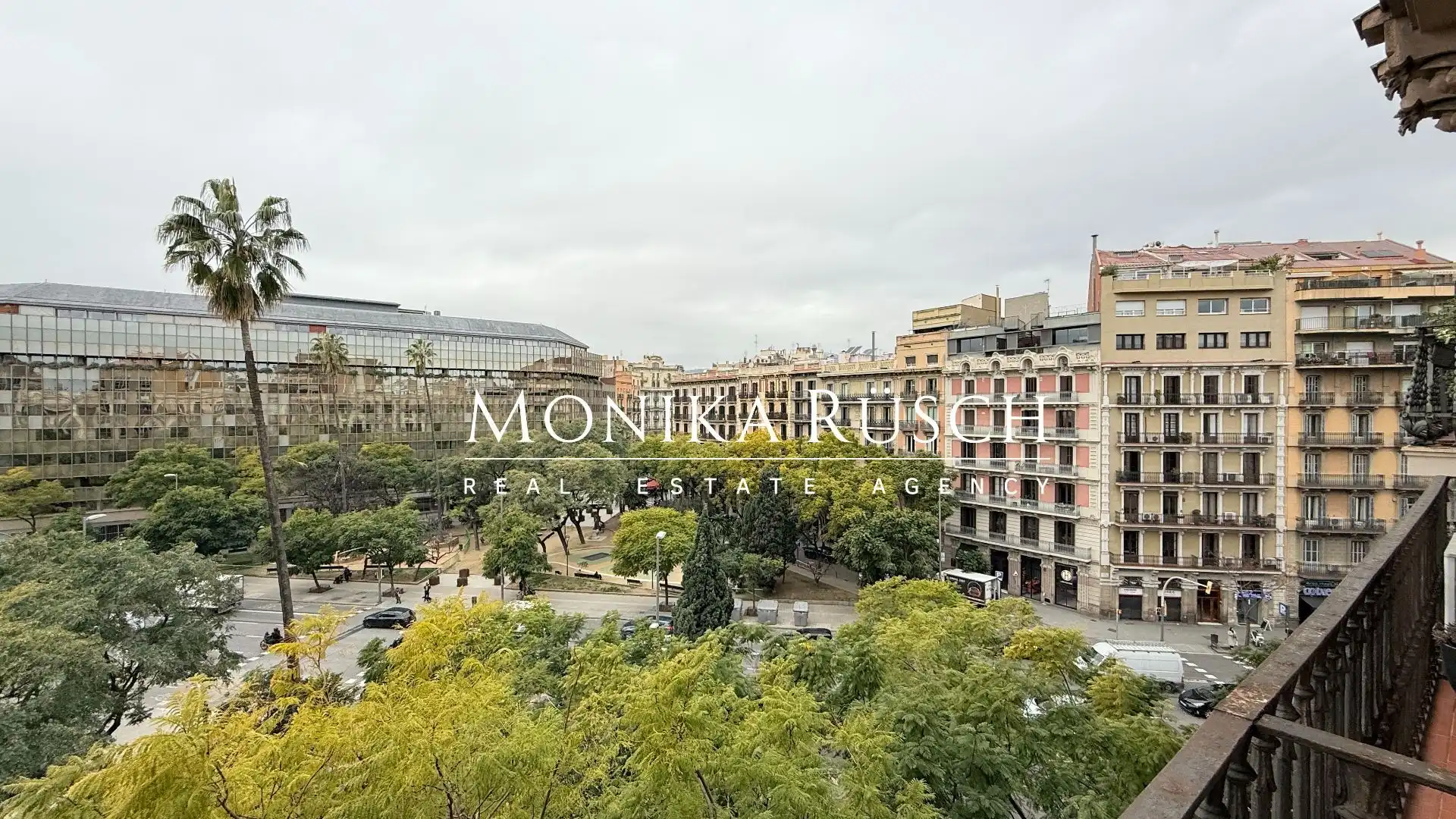 Exterior view of Flat for sale in Barcelona  with Air Conditioner and Heating