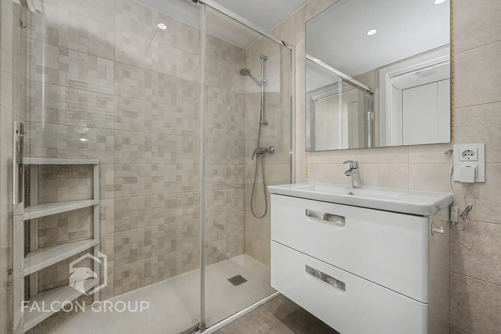 Bathroom of Flat for sale in Vilanova i la Geltrú  with Air Conditioner, Heating and Parquet flooring