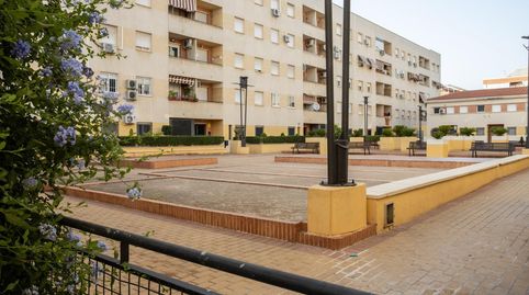 Amplia vivienda VPO con terraza, garaje y excelente ubicación junto a Avenida Juan Pablo II