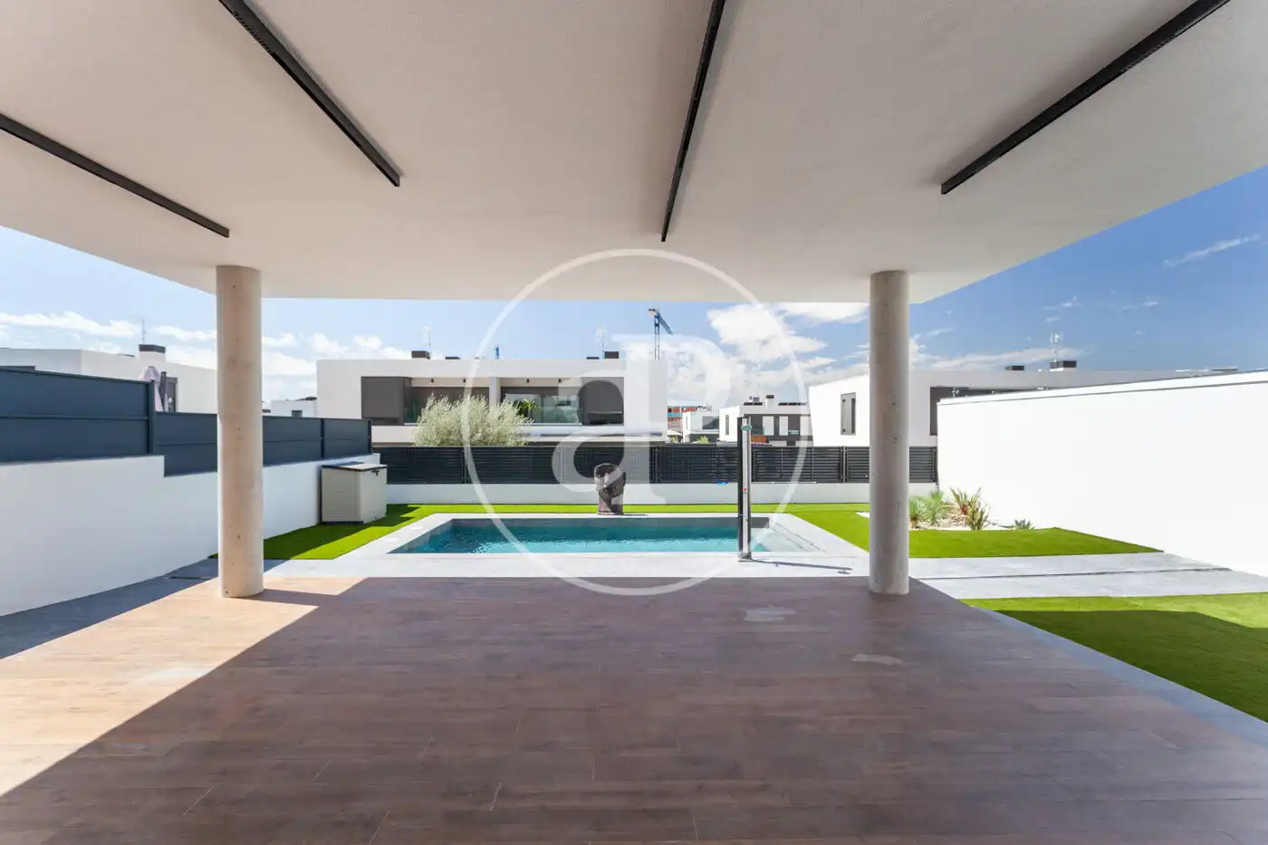 Casa aparellada amb piscina en venda a C. Tallín, imagen 11