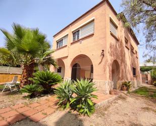 Vista exterior de Casa o xalet en venda en Vilallonga del Camp amb Calefacció, Jardí privat i Terrassa