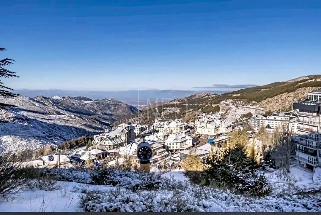 Vista exterior de Estudi en venda en Sierra Nevada amb Calefacció, Traster i Piscina comunitària