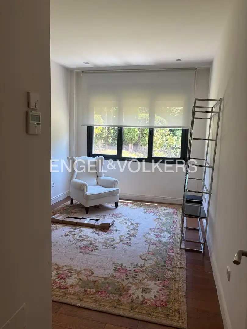 Vista exterior de Apartamento de alquiler en Madrid con Aire acondicionado, Calefacción y Jardín privado