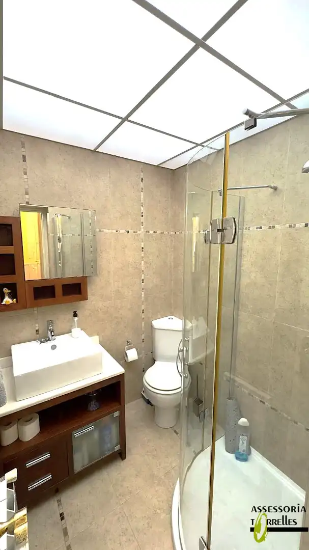 Badezimmer von Haus oder Chalet zum Verkauf in Torrelles de Llobregat mit Heizung, Privatgarten und Parkett