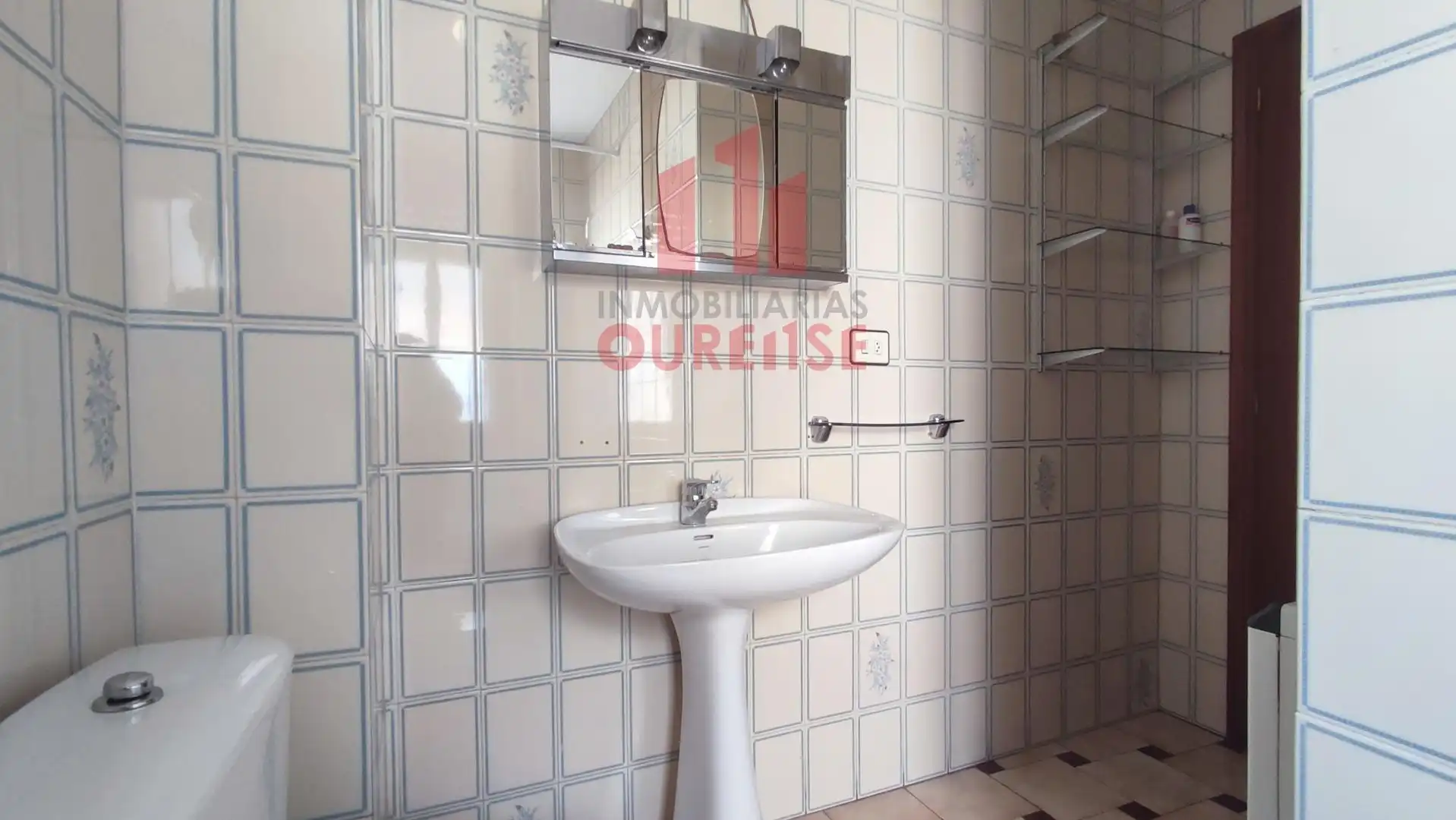 Bathroom of Flat for share in Ourense Capital   with Heating and Furnished