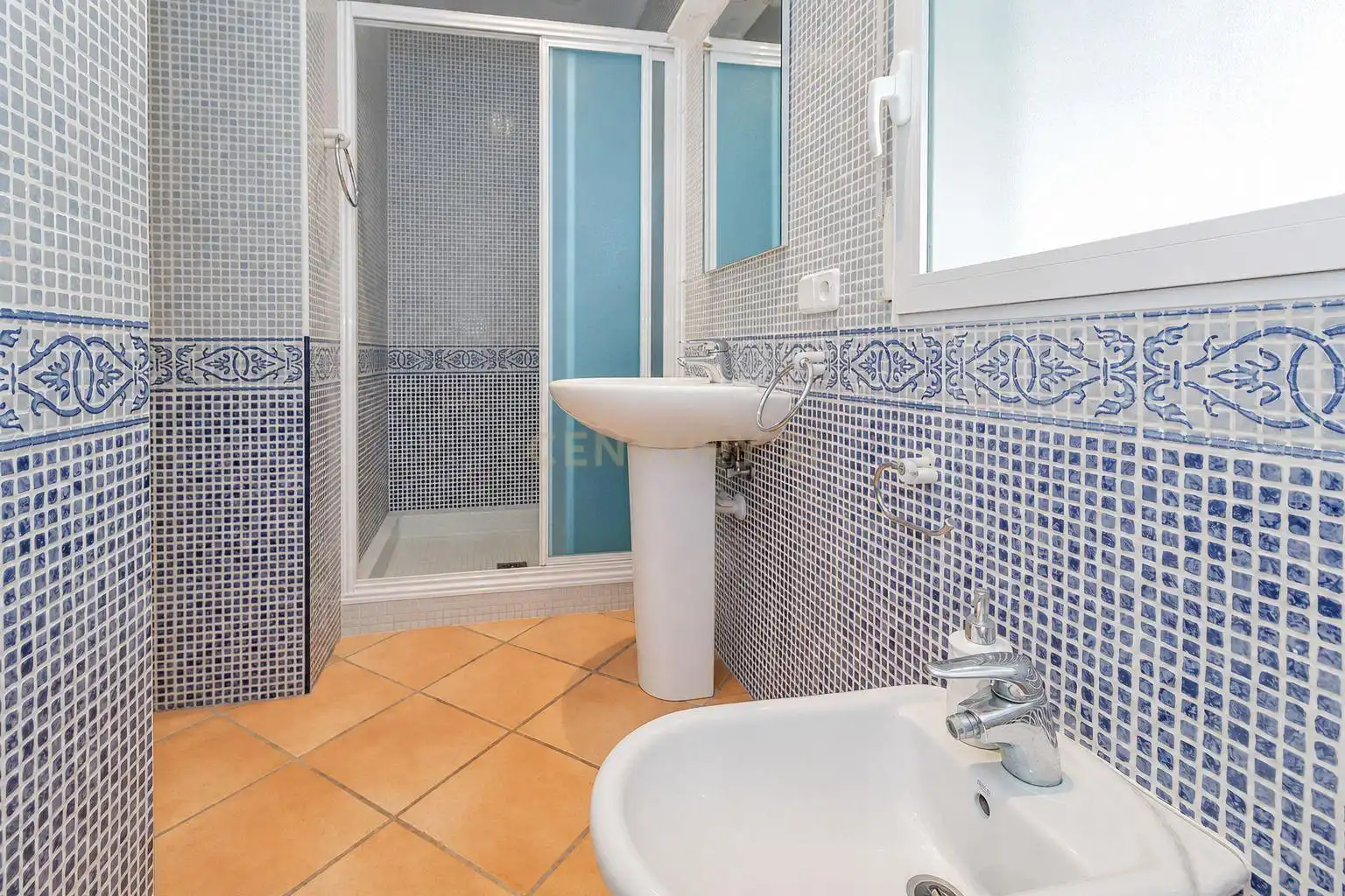 Bathroom of Houses for sale in Dénia  with Air Conditioner, Private garden and Storage room