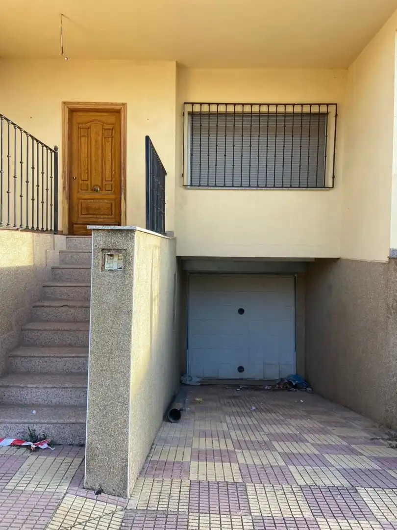 Parking de Casa adosada en venta en Villarrubia de los Ojos con Calefacción, Terraza y Trastero