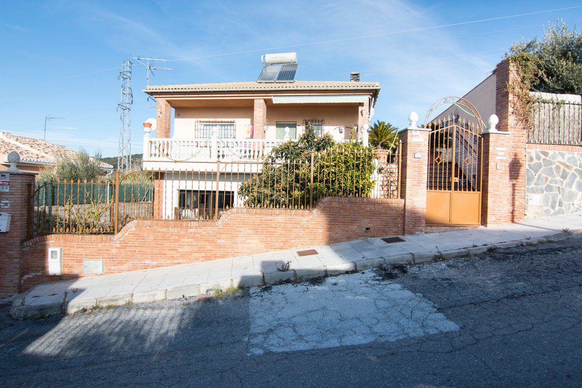 Außenansicht von Country house zum verkauf in Huétor de Santillán mit Heizung, Privatgarten und Terrasse