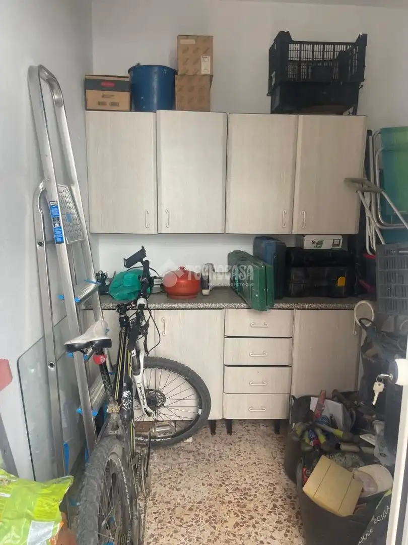 Cuina de Casa adosada en venda en Sevilla amb Aire condicionat