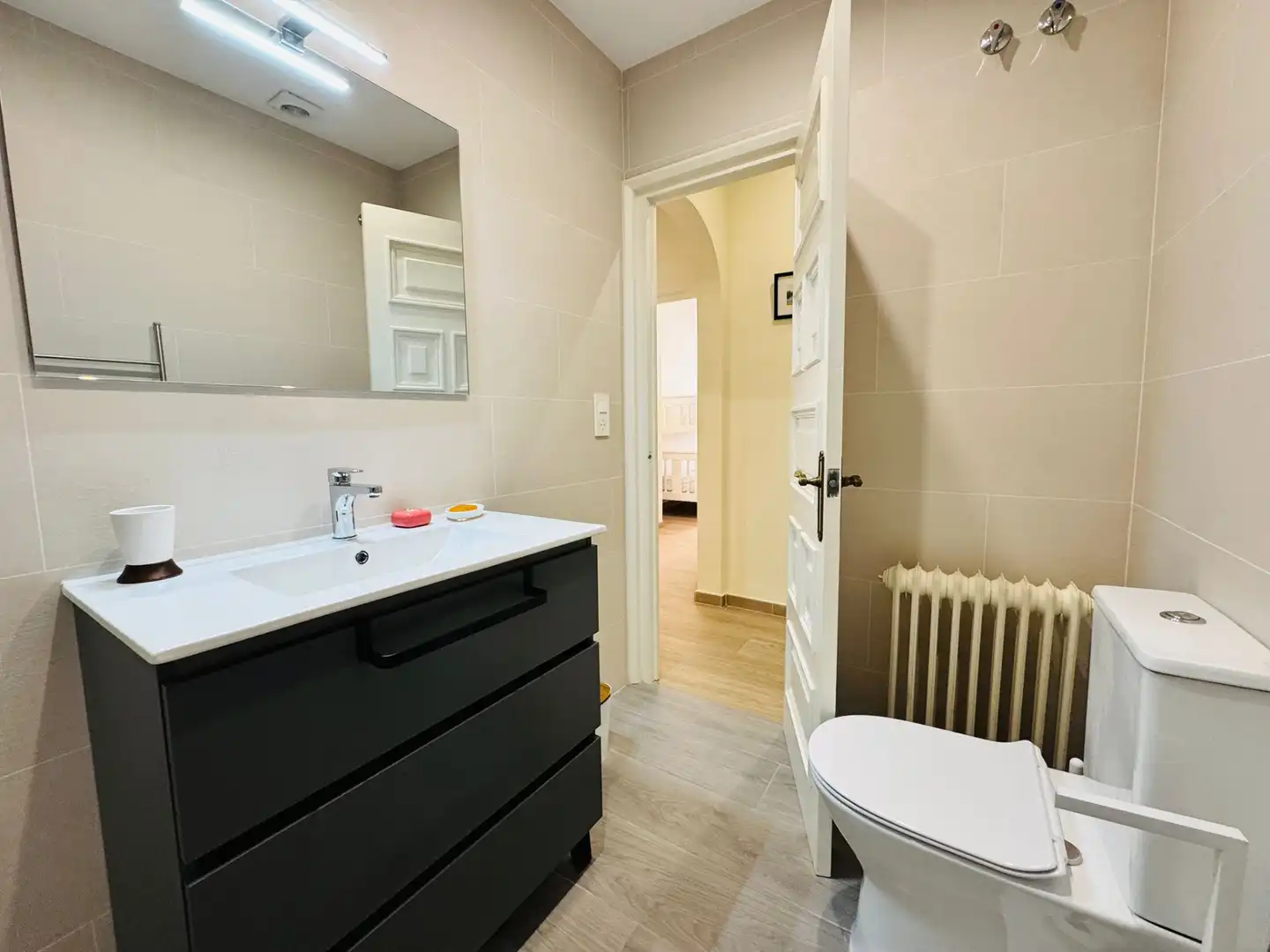 Bathroom of Flat for sale in Figueres  with Air Conditioner, Heating and Terrace