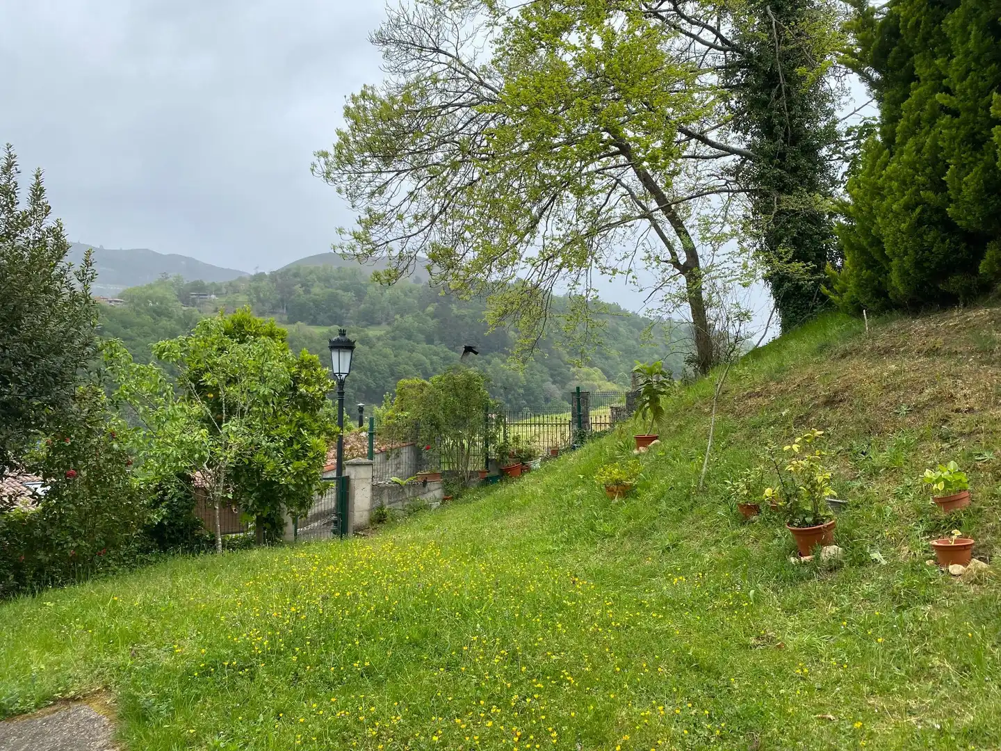 Jardí de Casa o xalet en venda en Cangas de Onís amb Calefacció i Traster