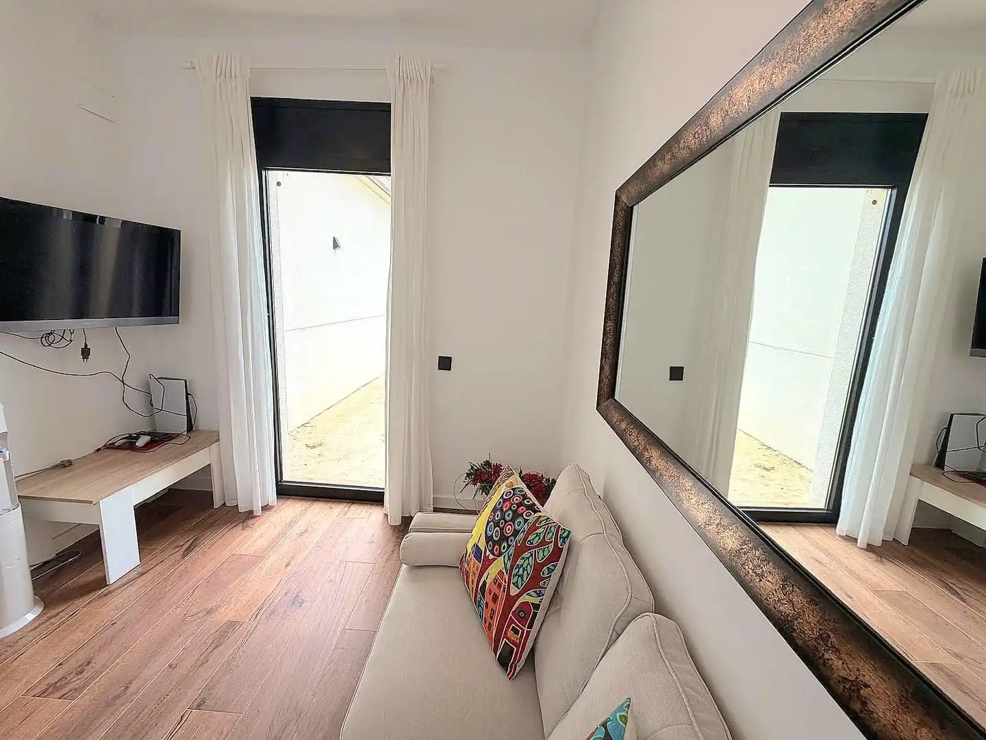 Sala d'estar de Casa o xalet en venda en Cunit amb Aire condicionat, Calefacció i Jardí privat
