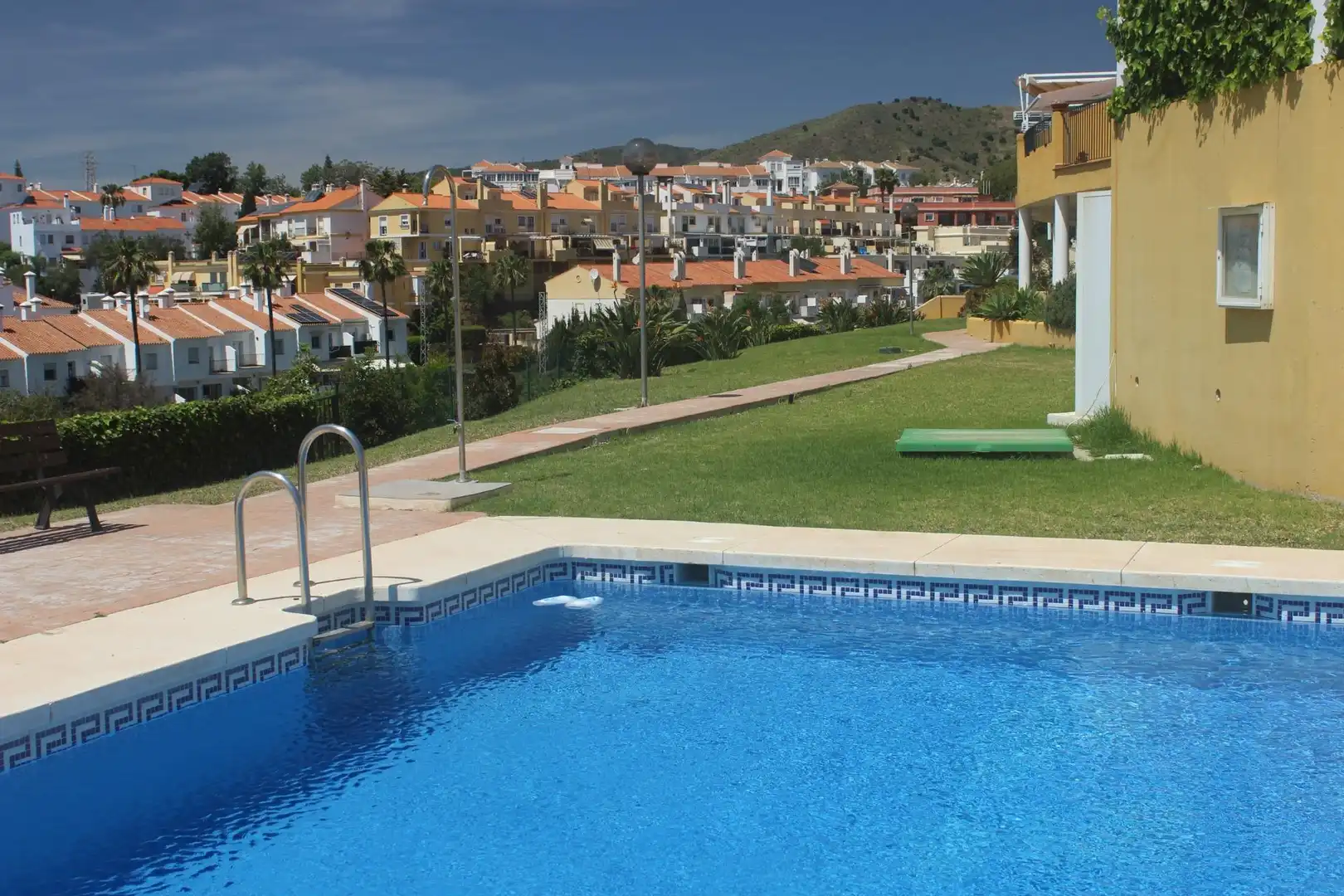 Piscina de Casa adosada en venta en Rincón de la Victoria con Aire acondicionado, Calefacción y Jardín privado