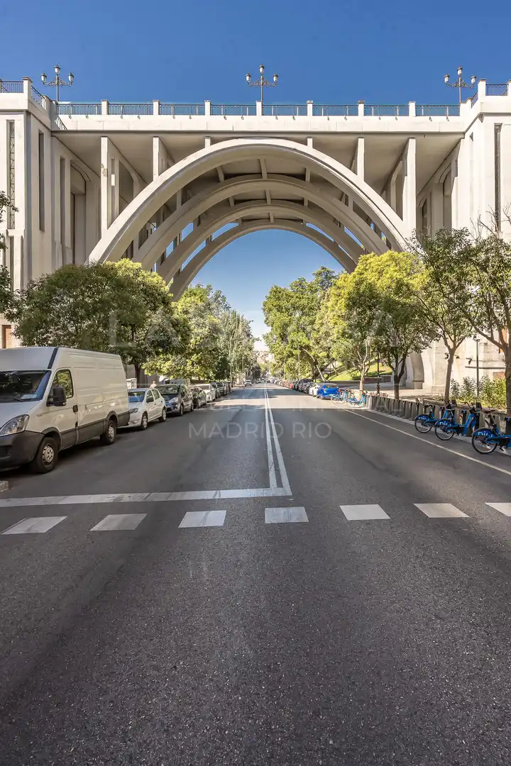 Vista exterior de Piso en venta en Madrid con Calefacción