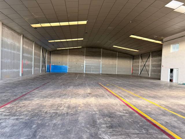 Nave industrial en Alquiler en Migjorn