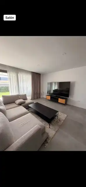 Sala d'estar de Dúplex de lloguer en Mijas amb Aire condicionat, Jardí privat i Terrassa