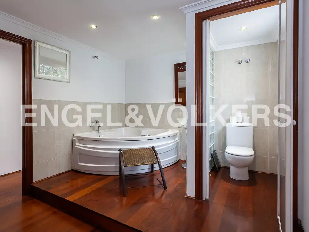 Baño de Ático de alquiler en Valencia con Aire acondicionado, Calefacción y Parquet