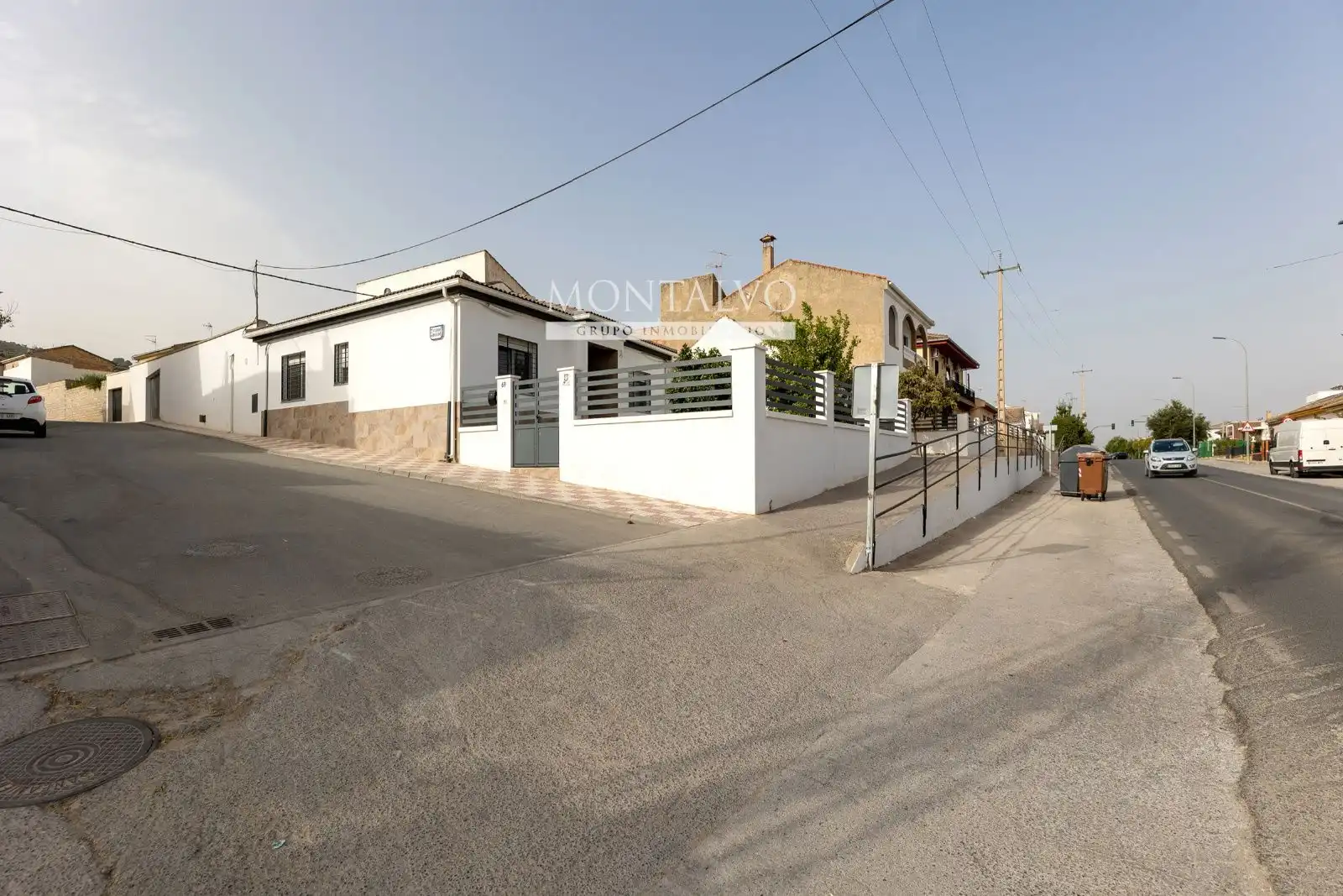 Vista exterior de Casa o xalet en venda en Pinos Puente amb Aire condicionat, Calefacció i Terrassa