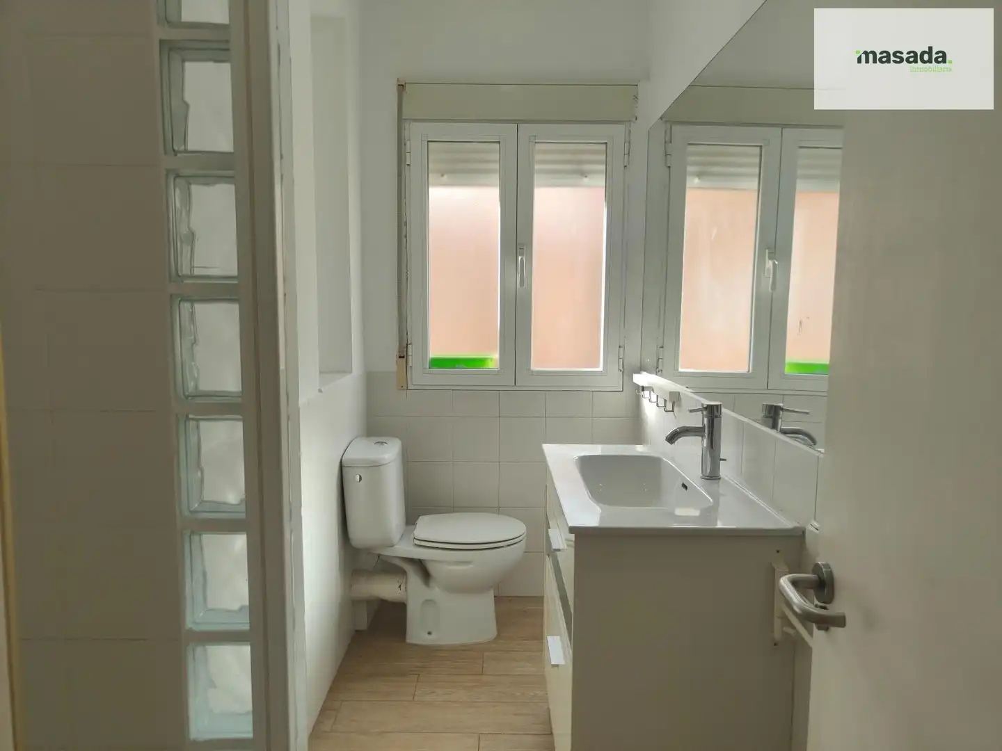 Baño de Piso de alquiler en Granada con Aire acondicionado y Balcón