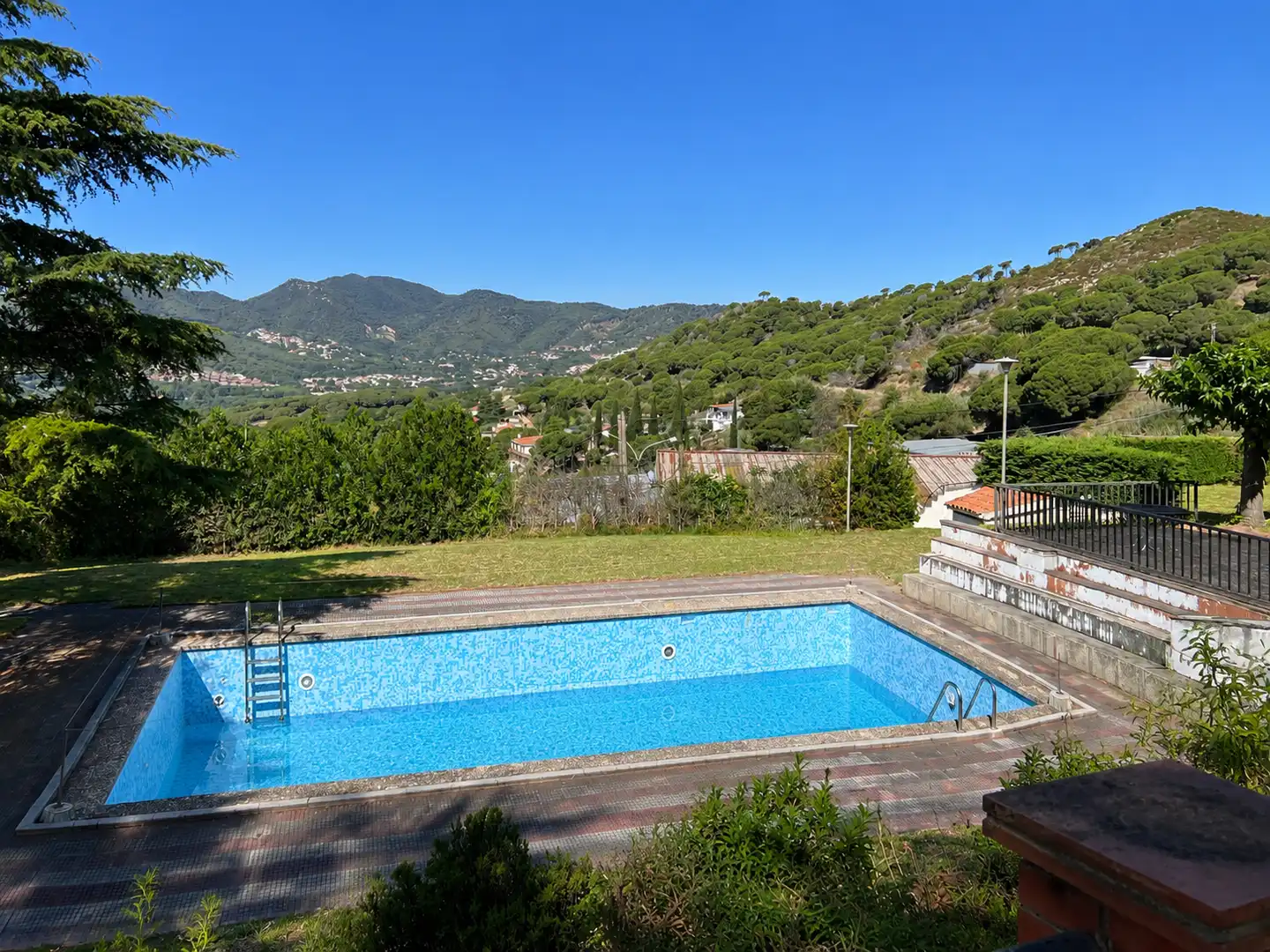 Piscina de Casa o xalet en venda en Mataró amb Aire condicionat, Jardí privat i Terrassa