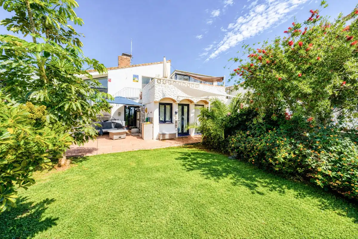 Jardín de Casa adosada en venta en Estepona con Aire acondicionado, Jardín privado y Terraza