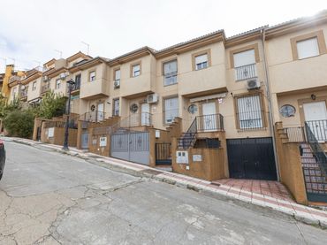 Casa a schiera con balcone in vendita a Calle de las Eras Altas 21