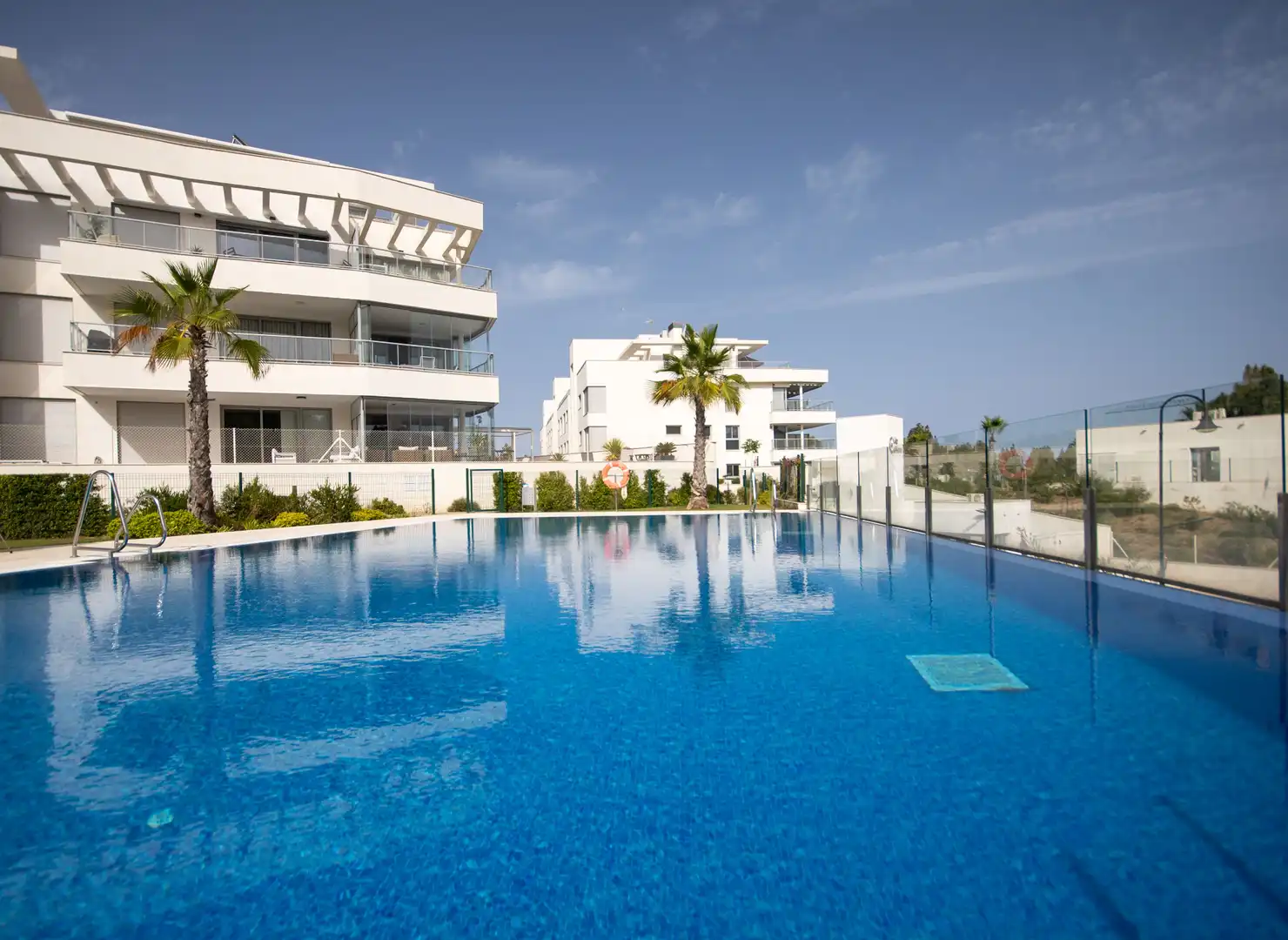 Piscina de Piso en venta en Mijas con Aire acondicionado, Jardín privado y Terraza