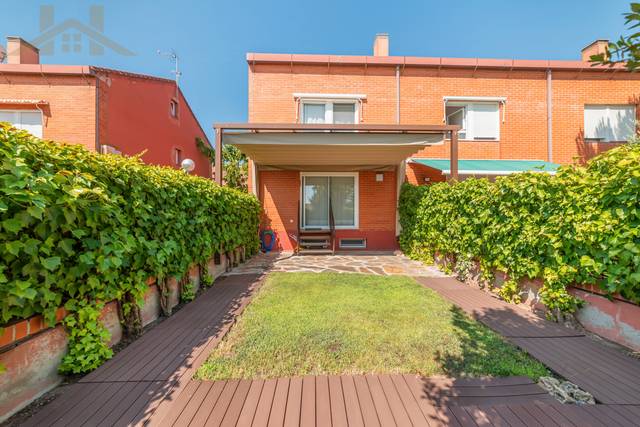 Casa adosada en Venta en Calle del Eneldo en Estación - Centro
