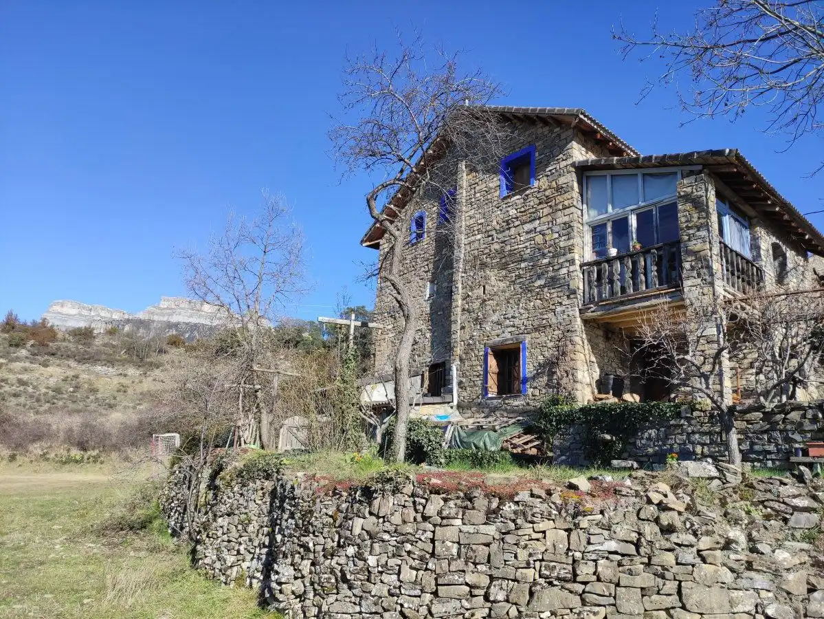 Vista exterior de Casa o xalet en venda en Fanlo amb Calefacció, Jardí privat i Terrassa