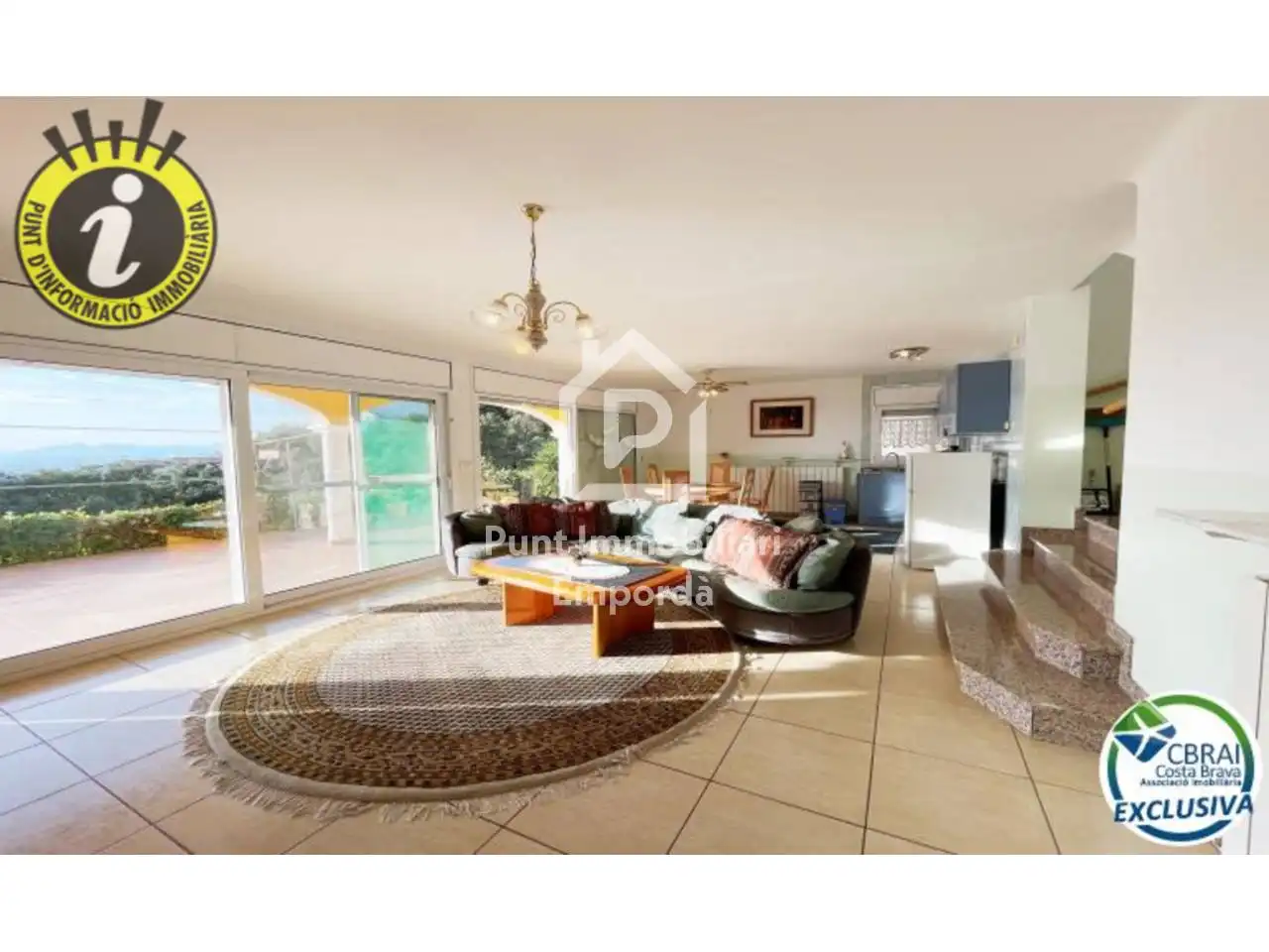 Sala d'estar de Casa o xalet en venda en Roses amb Aire condicionat, Jardí privat i Terrassa
