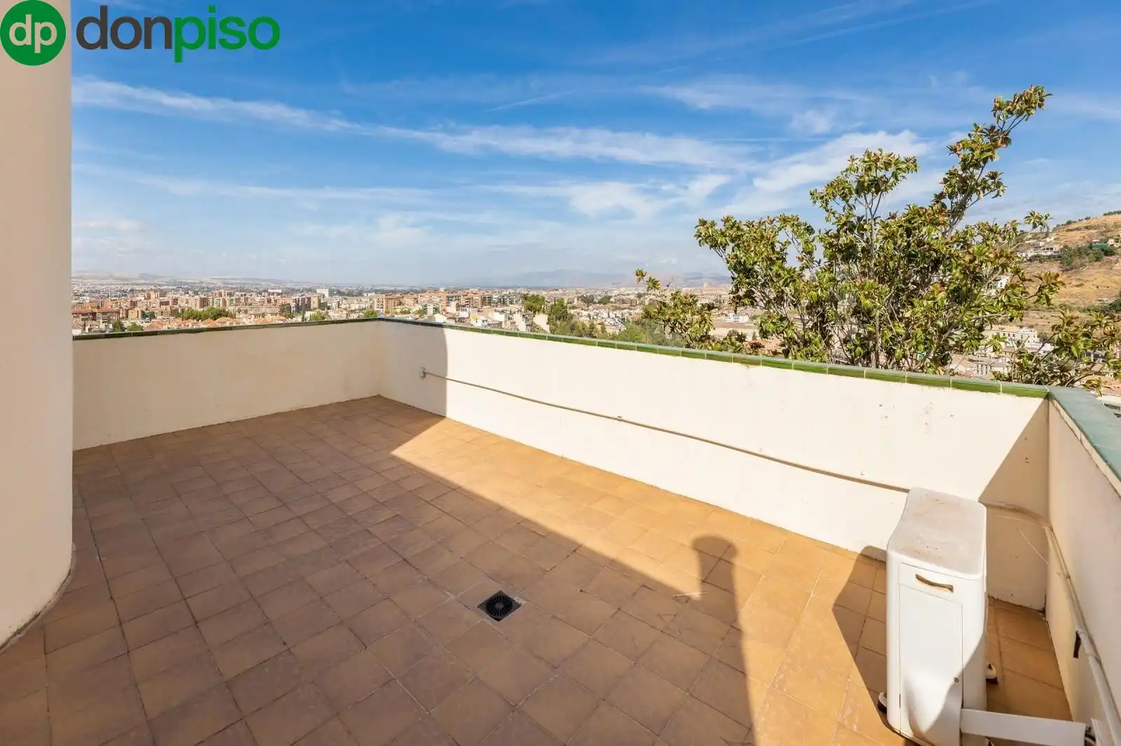 Terraza de Casa o chalet en venta en Granada con Aire acondicionado, Calefacción y Jardín privado