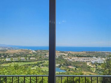 Dúplex con piscina en venta en Doña Julia Golf