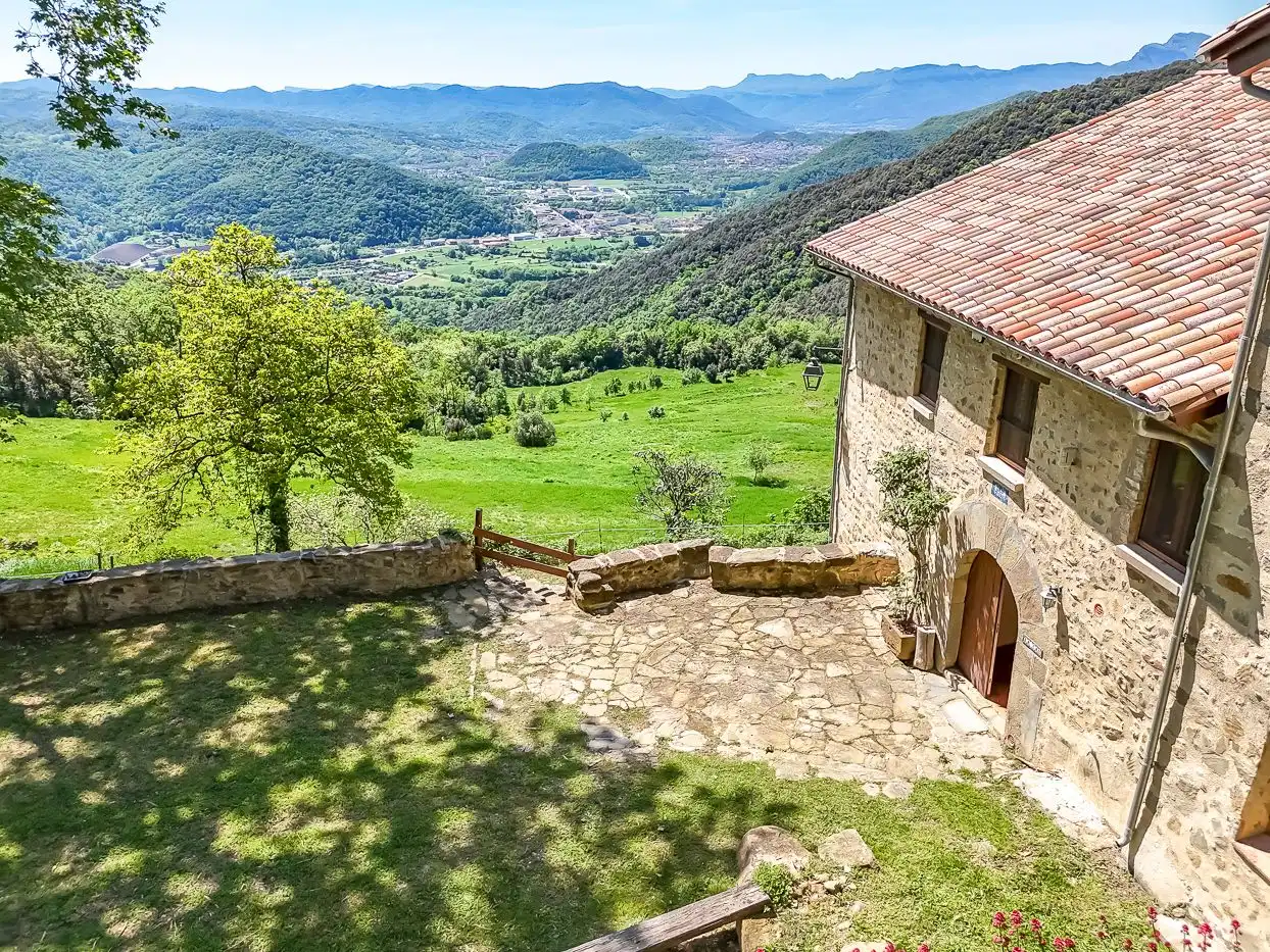 Casa rústica con jardín en venta en Sant Joan Les Fonts