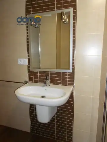 Baño de Piso para compartir en Granada con Calefacción, Amueblado y Horno