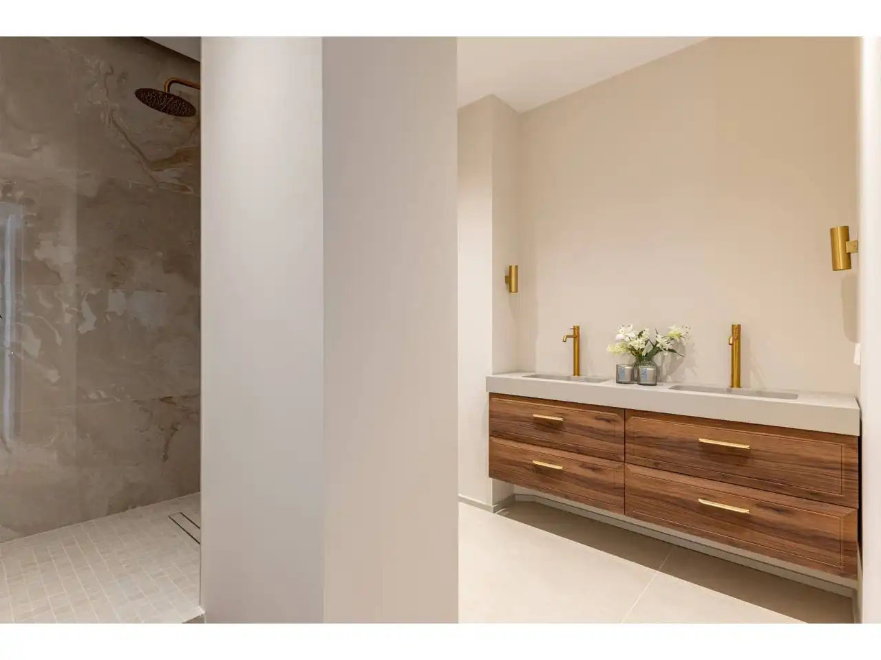 Bathroom of Flat for sale in Valencia  with Air Conditioner, Heating and Parquet flooring
