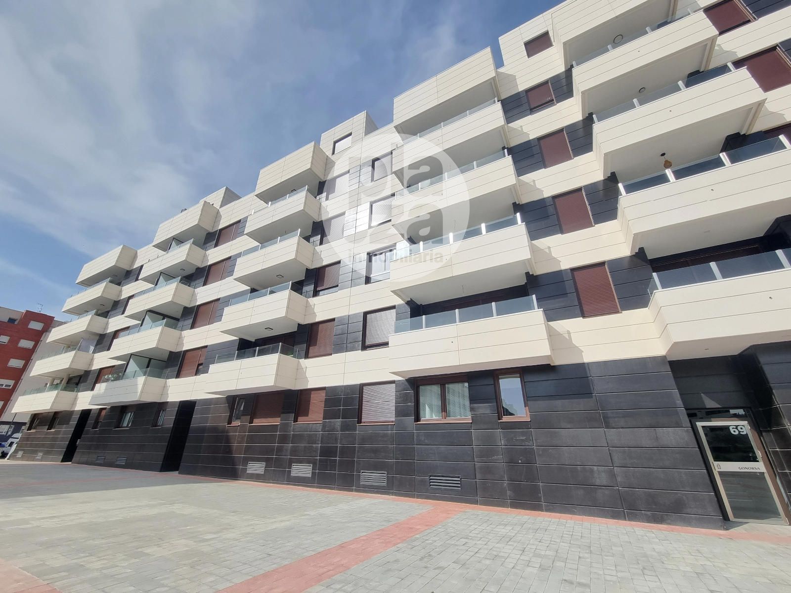 Vista exterior de Pis de lloguer en Burgos Capital amb Calefacció, Terrassa i Moblat