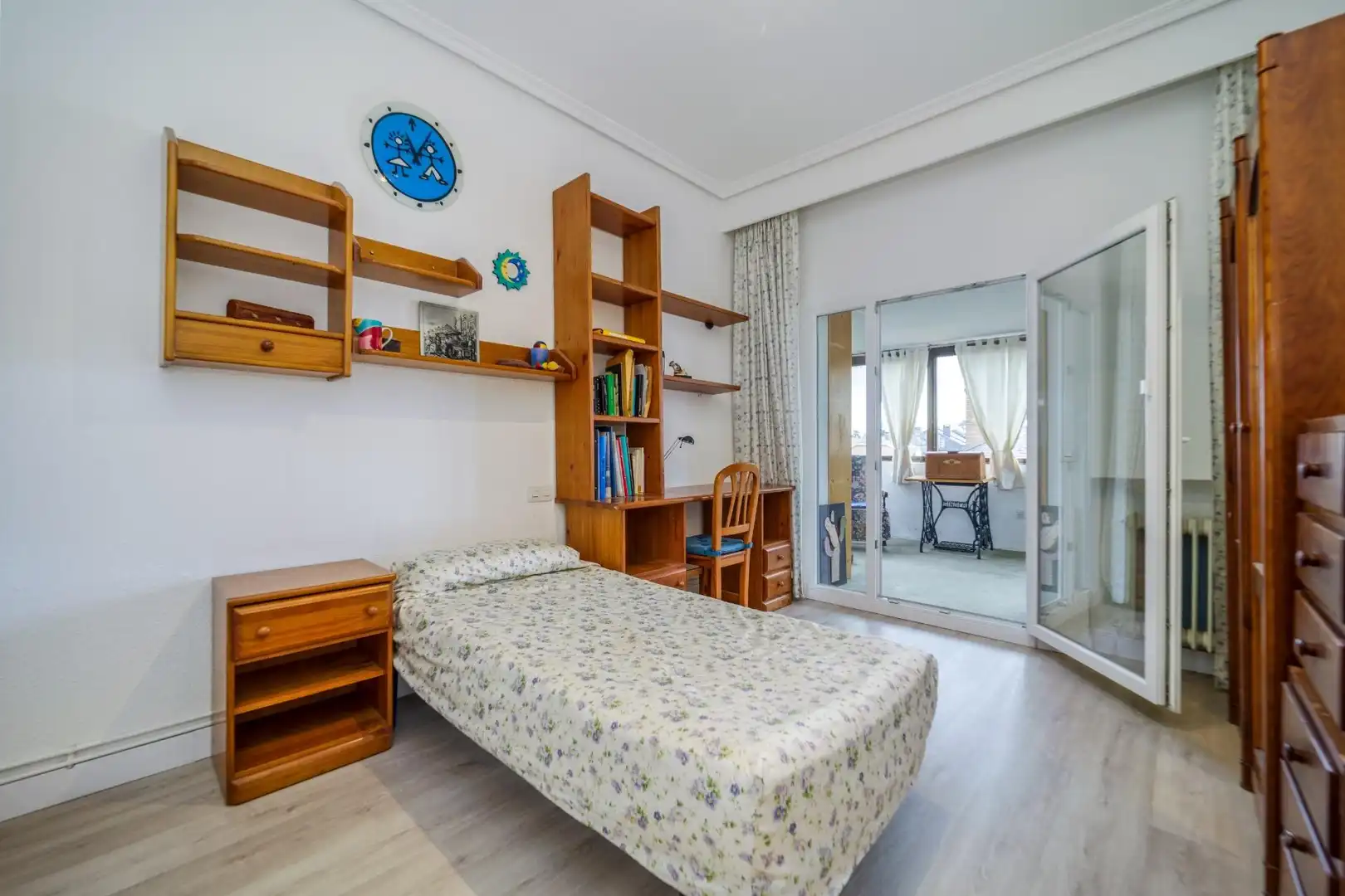Habitación de Casa adosada en venta en Madrid con Calefacción y Jardín privado
