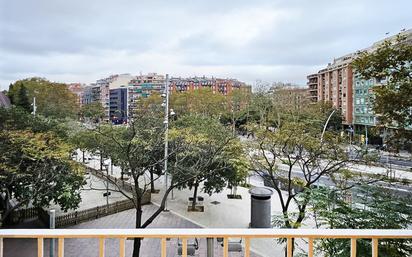 Vista exterior de Pis en venda en  Barcelona Capital amb Aire condicionat, Calefacció i Parquet