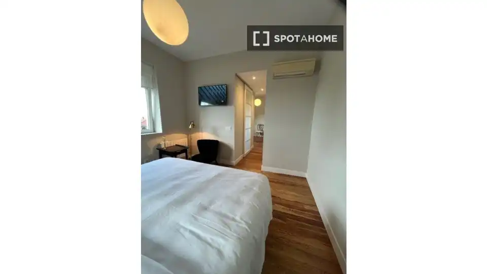 Bedroom of Flat for share in Donostia - San Sebastián   with Air Conditioner, Heating and Furnished