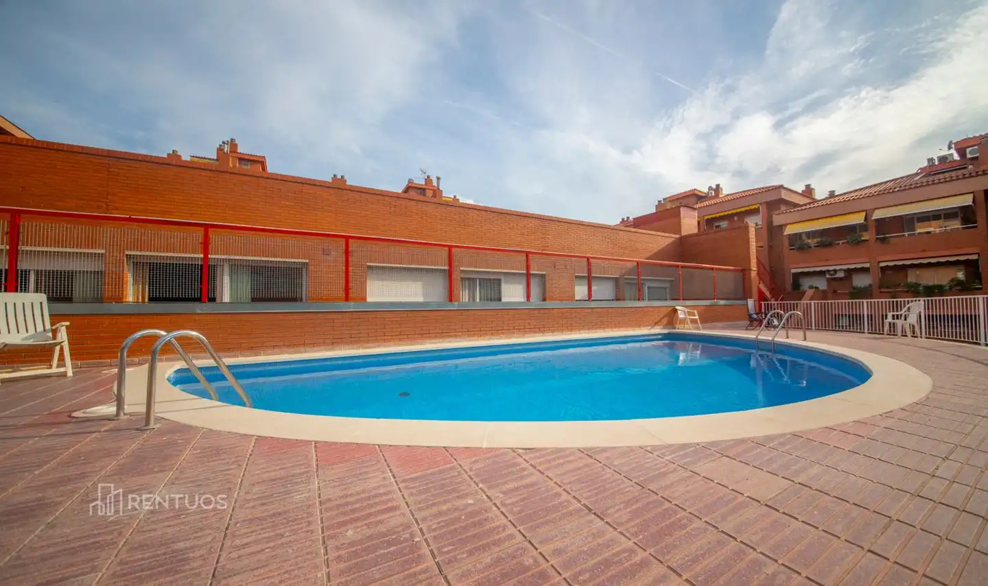 Schwimmbecken von Wohnung zur Miete in Sant Joan Despí mit Parkett, Abstellraum und Möbliert