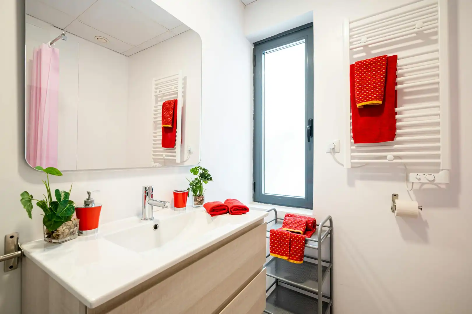 Bathroom of Flat for rent in Madrid  with Air Conditioner, Heating and Furnished