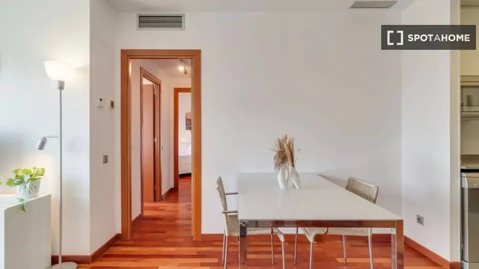 Comedor de Piso de alquiler en Barcelona con Aire acondicionado, Calefacción y Amueblado