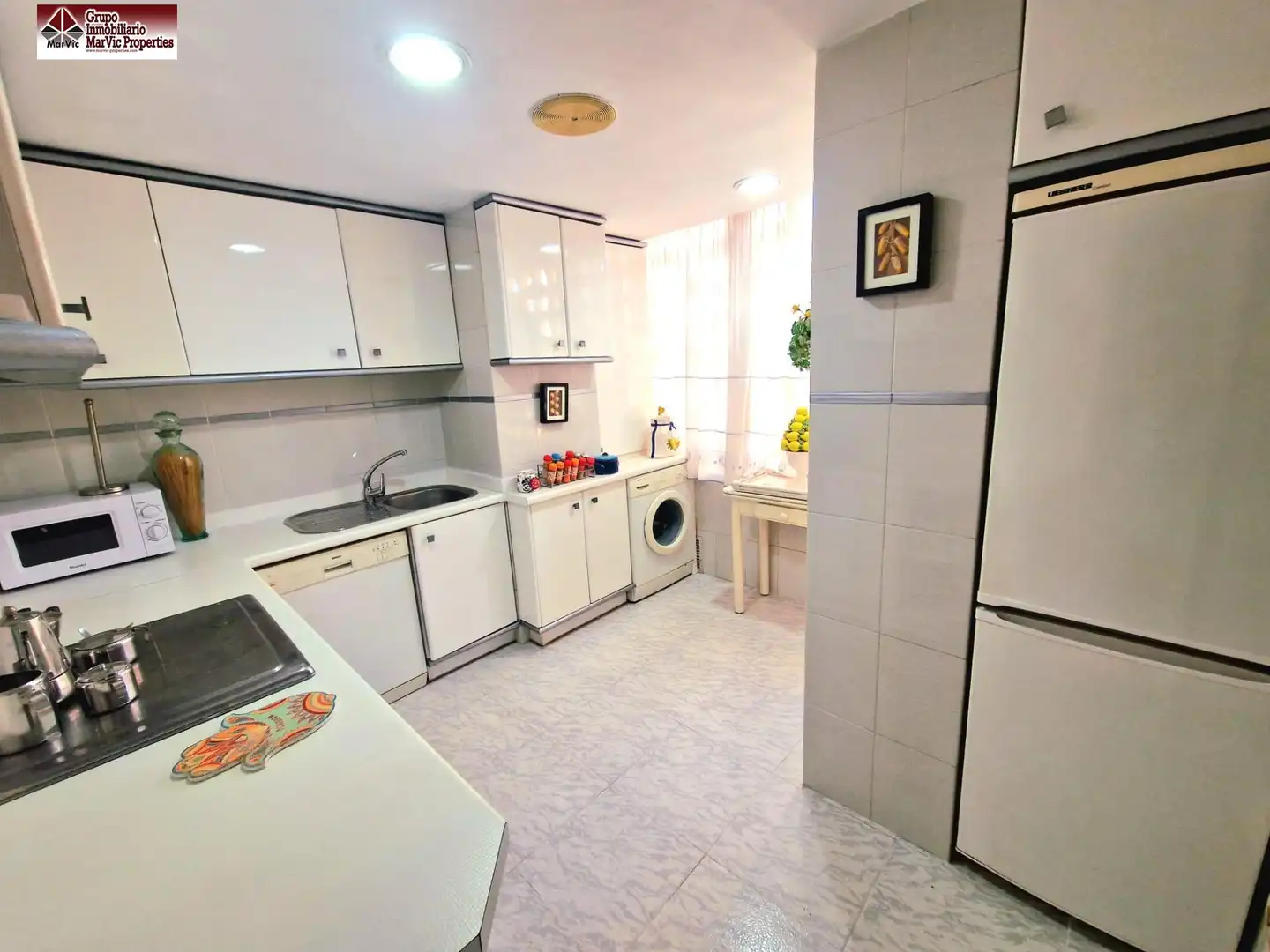 Cuina de Pis en venda en Benidorm amb Jardí privat, Terrassa i Moblat